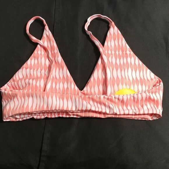Sunday Bikinis  - Picture 2 of 3
